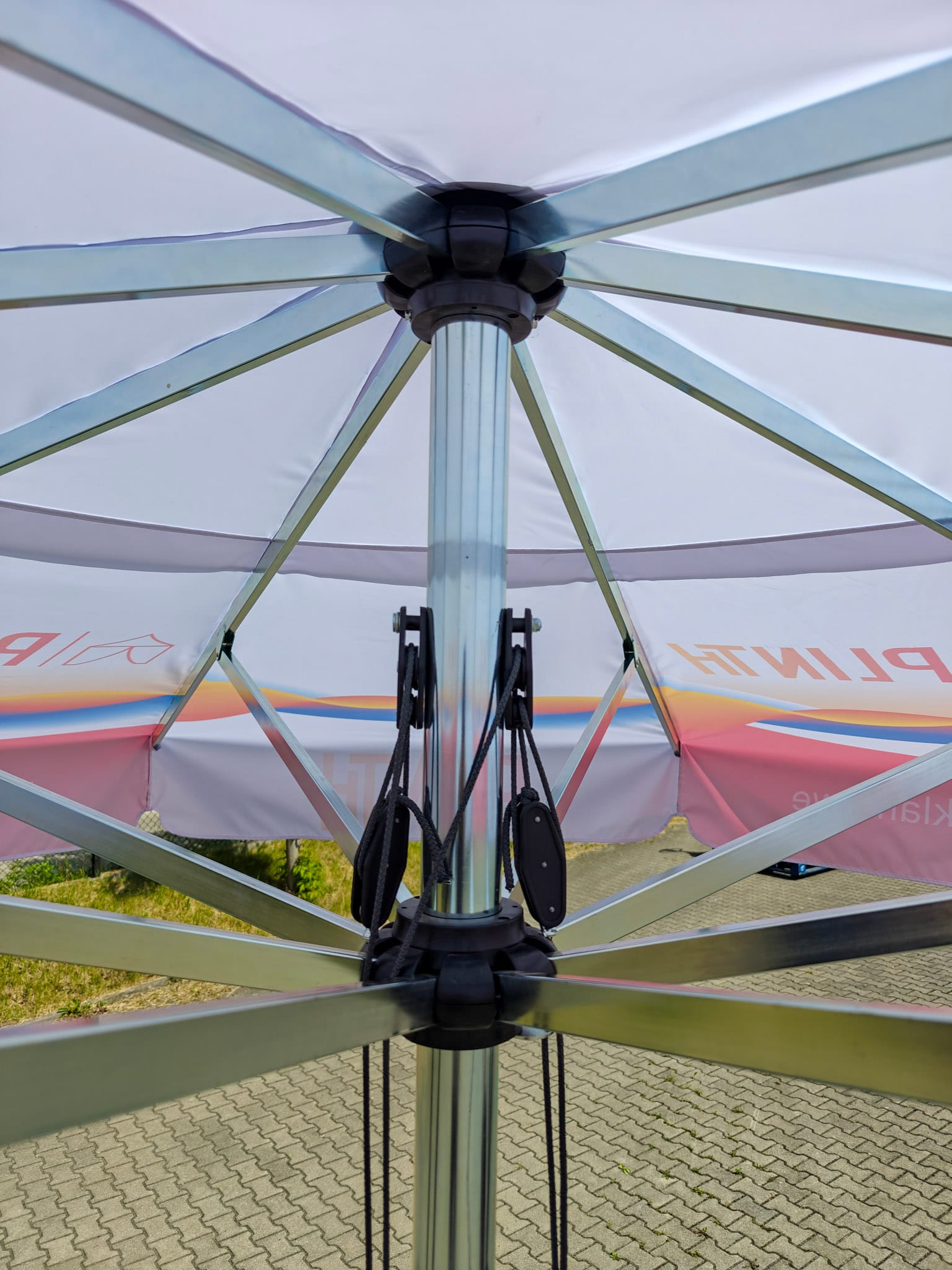 Mechanizm sznurkowy parasola